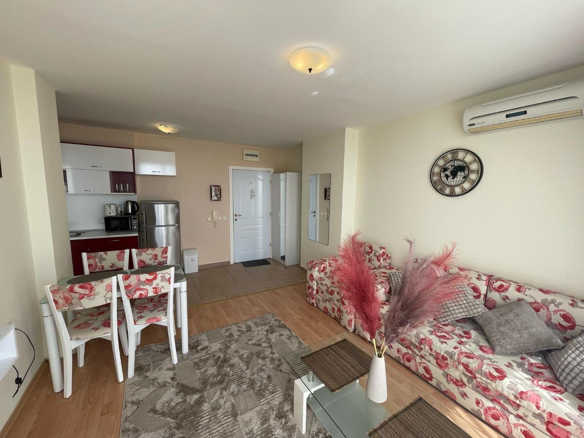 Grand Resort - Imperial Crown Fort Club - Prestige Apartments Elenite Room photo